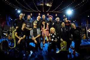 Los Auténticos Decadentes presentan adelanto de su 'MTV Unplugged'