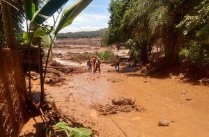 Barragem da Vale se rompe e lama invade Brumadinho, na Grande BH