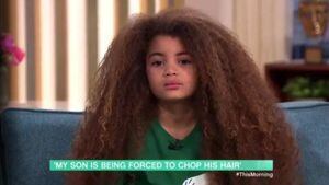 Influencer de 8 anos enfrenta dificuldades para ser aceito em escolas por causa do cabelo longo