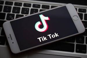 Trump prohíbe realizar cualquier negocio con el propietario de TikTok