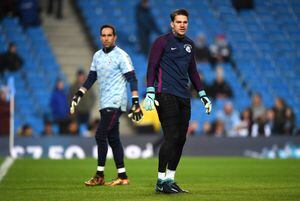 Bravo se complica en el Manchester City: Guardiola planea extender el contrato de Ederson