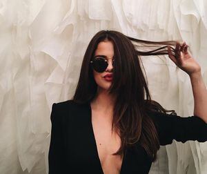 Os 5 looks perfeitos da Selena Gomez que vão te inspirar