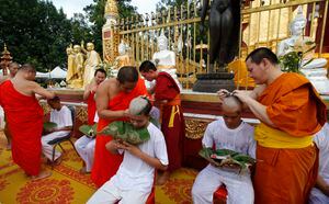 Les cambió la vida: niños rescatados de cueva en Tailandia serán monjes budistas