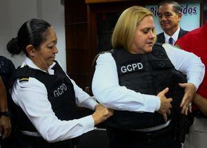 Guaynabo entrega chalecos a prueba de balas a mujeres policías