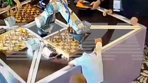 Video estremecedor: Un robot de ajedrez le quebró un dedo a un niño de 7 años en Rusia