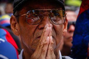 Lo que dejó el #23feb en Chile: incidentes frente a la embajada de Venezuela versus una tranquila recolección de ayuda