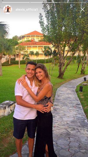 Alexis Sánchez confirma romance con Mayte Rodríguez