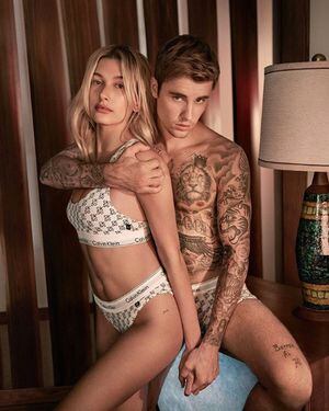 Justin Bieber casi se desmaya por una foto sexy de su esposa