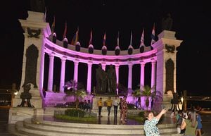 Guayaquil: Pinktate ilumina de rosa edificios emblemáticos