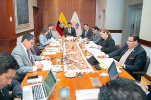 Asambleístas refugiados en Embajada de México en Quito no recibirán sueldo