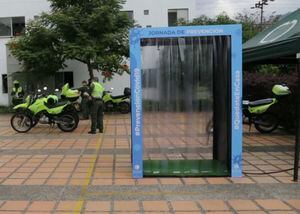 Ingenieros colombianos diseñan una cabina desinfectante para ayudar a combatir el brote de coronavirus