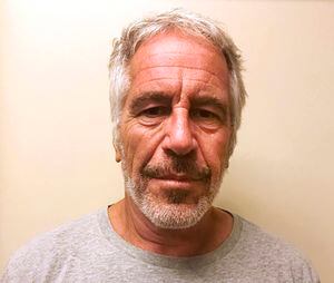 La controversial muerte de Jeffrey Epstein: autopsia cuestiona tesis de suicidio del encarcelado empresario amigo de Trump