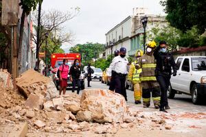 Ascienden a seis fallecidos y 500 casas dañadas por sismo en México