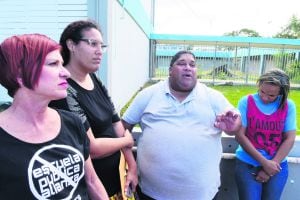 Comunidades escolares rechazan la opción de chárteres de Deddie Romero