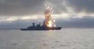 Las impactantes imágenes del momento en el que un misil antiaéreo explota en el tubo de lanzamiento de una fragata alemana