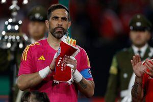 Claudio Bravo la canta clara: “Siempre me he abierto a cualquier equipo en Chile, no solo Colo Colo”