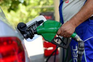 Enap calcula un alza de precios en la bencina después de 23 semanas a la baja