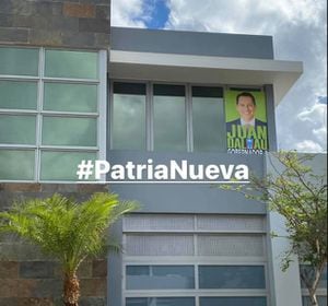 Amenazan con multar a vecinos de urbanización en Montehiedra por carteles de Juan Dalmau