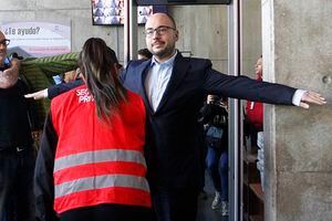 Suspenden audiencia de Nicolás López: se incautó polera rasgada del cineasta que coincide con el relato de víctima