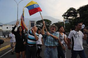 Ejército venezolano habría disparado a civiles que se manifiestan en calles venezolanas