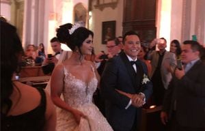 ¿Copia a Thalía? Kim Flores sorprende con su vestido de novia de más de 50 libras