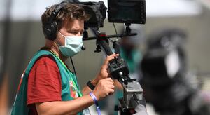 Cynthia Viteri pide priorizar  vacunación a periodistas, fotógrafos y demás profesionales de la comunicación