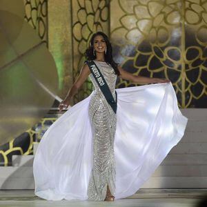 Nellys Pimentel coronada como la nueva Miss Earth