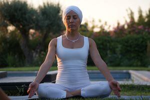Meditación de kundalini yoga para aliviar el estrés ¡Ponlo en práctica!