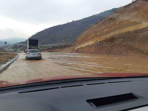 Se inunda parte del Libramiento de Chimaltenango