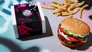Nos Estados Unidos, rede de fast food vai dar hambúrguer em troca de foto com ex
