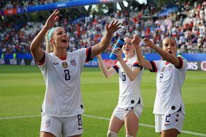 Duelo de favoritas entre Francia y Estados Unidos: Así se juegan los cuartos de final del Mundial femenino