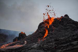 Volcán en Islandia entra en erupción tras 800 años de inactividad