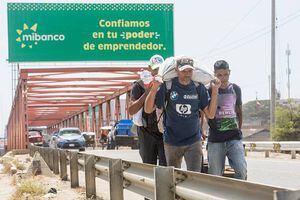 Miles de venezolanos entran a Perú antes de que se les exijan pasaporte