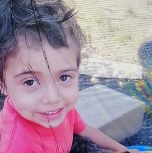 Familiares de padre de niño desaparecido en Lebu apedrearon casa y acusaron a tío y a madre de Tomás