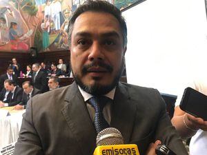 Javier Hernández: "Ningún diputado sería lo suficientemente estúpido para meterse en un problema de este tipo"