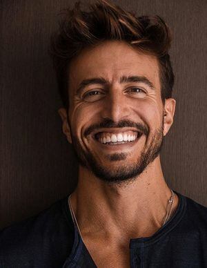 Marco Ferri da luces de un nuevo romance compartiendo fotografía junto a expareja de Alexis Sánchez