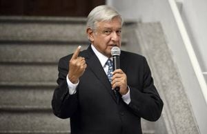 VIDEO. López Obrador se niega a viajar en el avión presidencial y su vuelo se retrasa cuatro horas