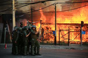 La noche más violenta del 2020: el balance de los incidentes tras protestas por muerte de hincha de Colo Colo atropellado por Carabineros