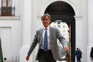 "¿Tiempos Mejores?": ministro de Economía recomendó a los inversionistas sacar su dinero de Chile y Twitter lo tapó con críticas