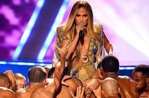 JLo demuestra su escultural figura gracias al fuerte entrenamiento que ha llevado a cabo