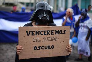 FOTOS. Con máscaras y disfraces, nicaragüenses protestan contra el gobierno en “Marcha de la Burla”