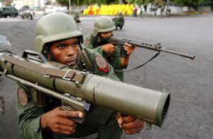 Roban a militares venezolanos y culpan a la oposición por eso