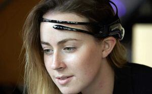 Insight, el dispositivo que “lee la mente” y que fue prohibido por la Corte Suprema en Chile: Así funciona