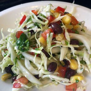 Receta: Ensalada de repollo, habichuelas negras y maíz