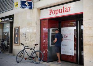 Por qué Santander compró por sólo un euro banco casi en quiebra y que hace perder millones a Luksic