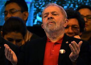 Condenan al ex presidente brasileño Lula da Silva a 9 años y medio de prisión