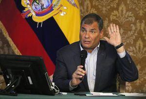 Rafael Correa publicó meme que se viralizó en redes sociales