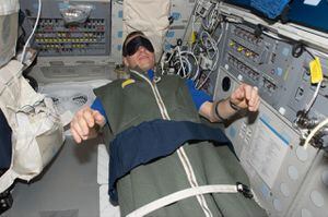 Cómo los científicos están ayudando a los astronautas a dormir mejor en el espacio