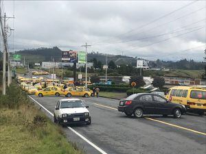 El puente de Rumichaca, principal paso de Ecuador y Colombia continúa cerrado por protestas
