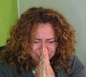Maestra puertorriqueña rompe en llanto por el poco interés de sus estudiantes